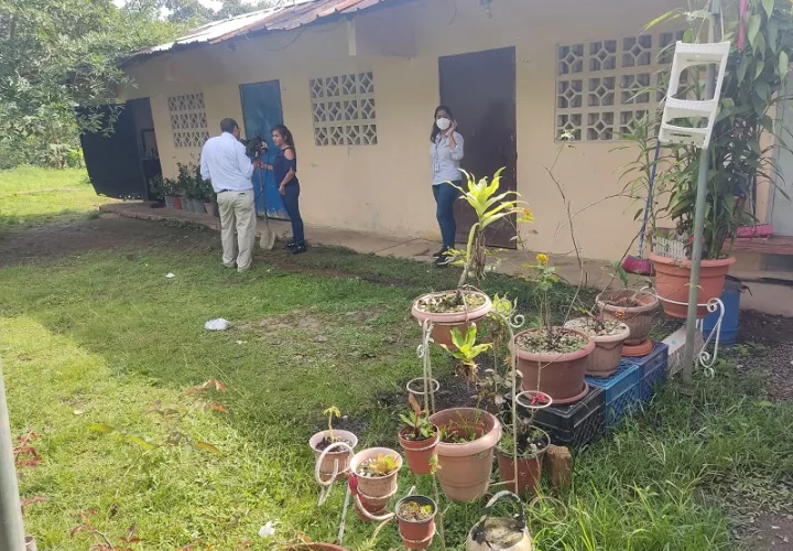 El presunto asesisno violentó la puerta del cuarto donde vivía alquilada la víctima con sus dos hijos. Foto: Melquiades Vásquez