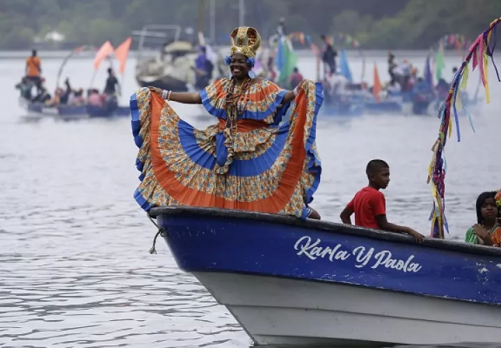 La actividad, que incluyó un despliegue de barcazas en la Bahía de Portobelo. Foto: EFE