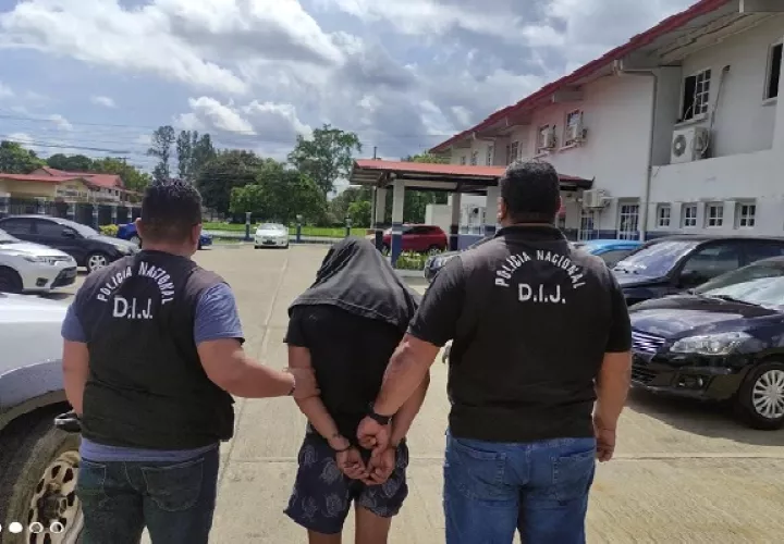 Por este mismo delito permanece detenidos en la Cárcel de Varones un ciudadano de 30 años y otro de 26, quienes tienen una medida cautelar de notificarse los lunes y viernes. Foto. José Vásquez