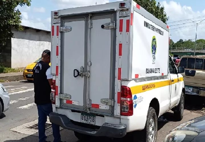 El cuerpo fue ubicado en una de las vías internas del corregimiento de Arraiján cabecera y que conduce hacia la Policlínica ´Dr. Blas Gómez Chetro’ de la Caja de Seguro Social (CSS). Foto. Eric Montenegro