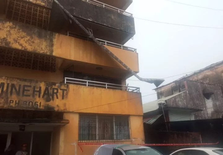 Daño sufrido por un edificio en Barrio Norte, Colón. Foto: Cortesía Sinaproc