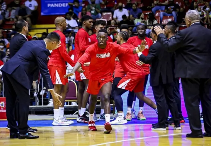 Isacc Machore con a selección de Panamá. Foto: Fiba