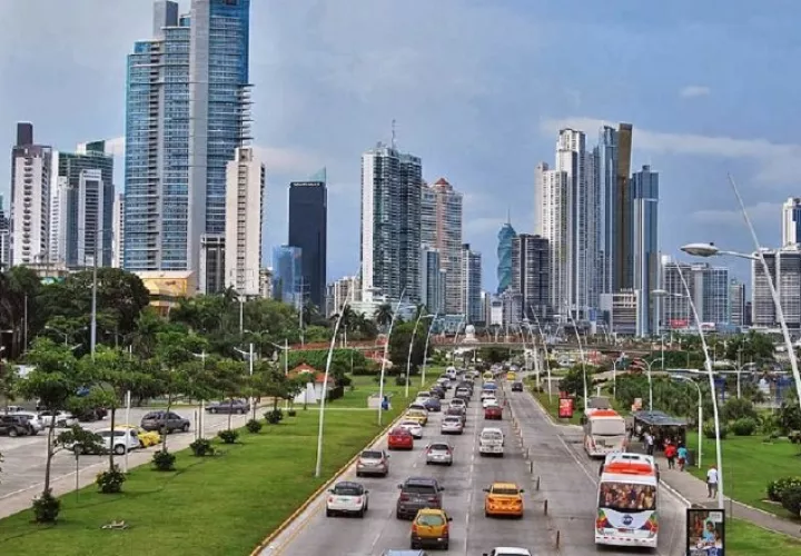 El artículo 4 de la Constitución dice que Panamá acatara las normas del Derecho Internacional.
