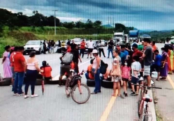 Los cierres de la vía Panamericana en julio pasado en Chiriquí causaron millonarias pérdidas. Foto: Mayra Madrid.