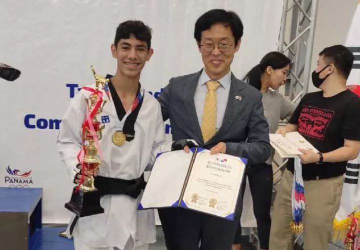Edgardo Pastor Correa, taekwondo (izq.) en la Copa Embajador de Corea del Sur. Foto: Cortesía