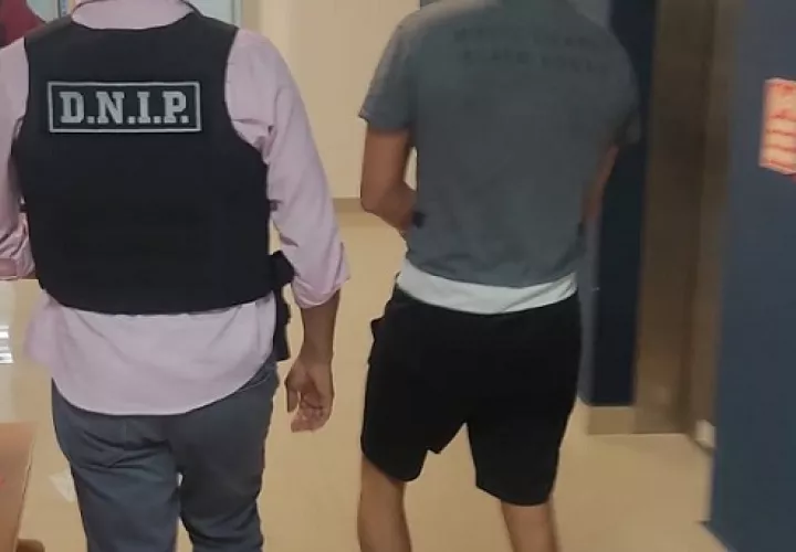 La persona fue detenida en el aeropuerto. Archivo.