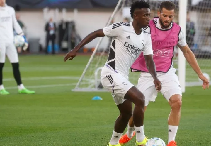 Vinicius Junior (izq.) en los entrenamientos del Real Madrid. Foto: EFE