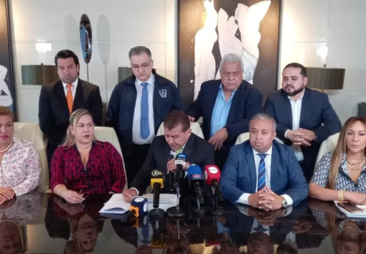 El equipo legal denunció la falta de idoneidad de la  jueza Marybeth Álvarez. Foto: Víctor Arosemenaa