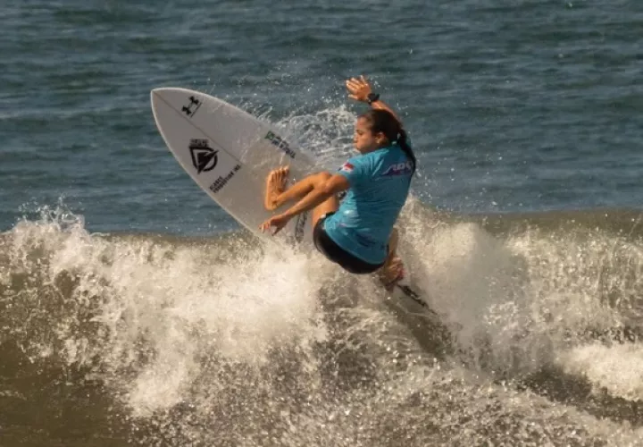 Samanta Alonso, campeoana del surf nacional. Foto: Cortesía