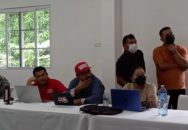 Saúl Méndez dijo que el gobierno no cumple los acuerdos. Foto. KL
