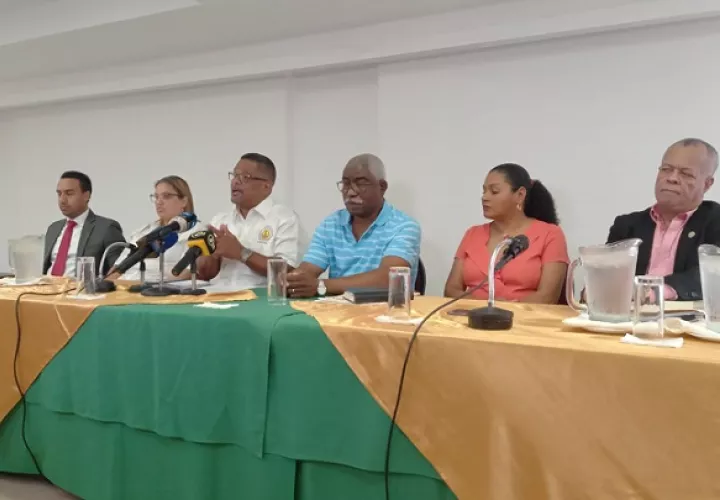 La conferencia se realizó la mañana de hoy en un hotel de la localidad. Luis Avila.