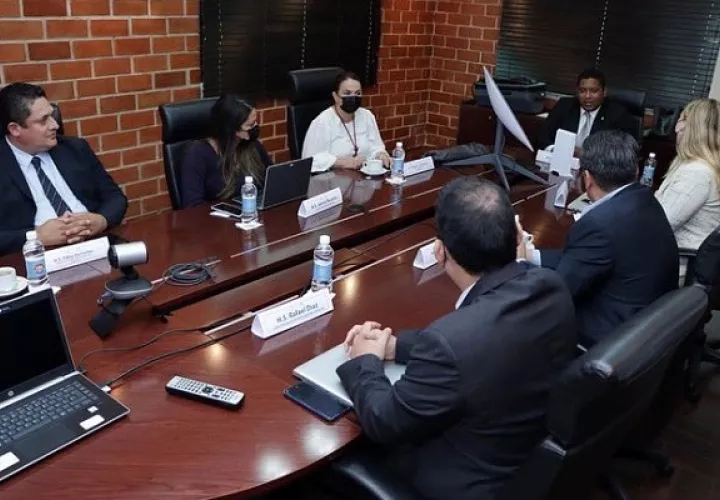 En la reunión se presentó el plan de conectividad nacional. Foto: Presidencia