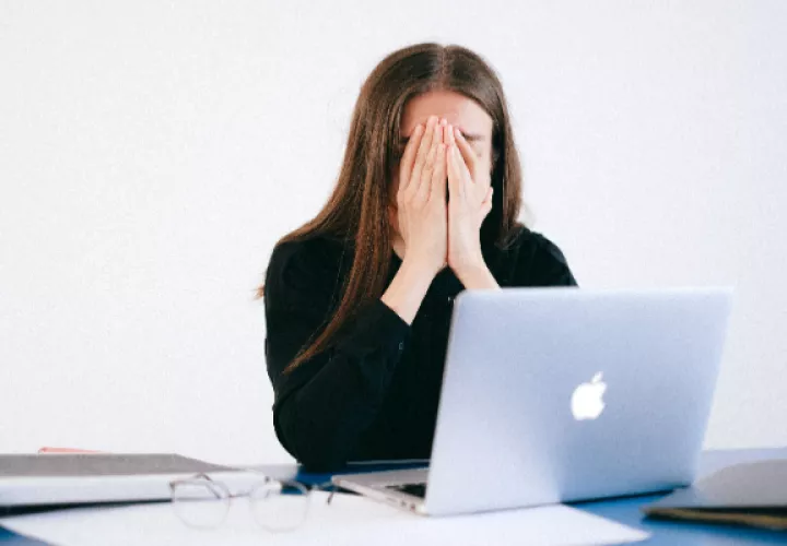 Una persona con problemas de ansiedad debe acudir a atención psicológica. Foto: Pexels