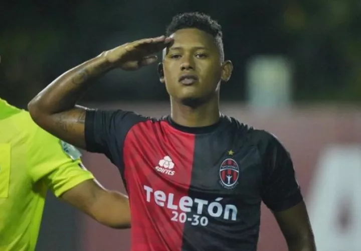 Edgar "Bombo" Aparicio dio el triunfo al Sporting, fue su primer gol con "La Academia". Foto: @aportingsmfc