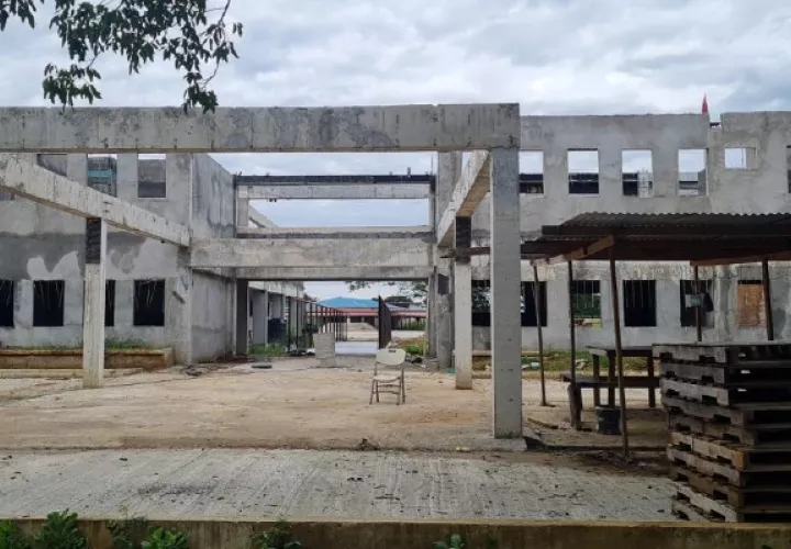 La obra está paralizada por falta de pago. Foto: Thays Domínguez