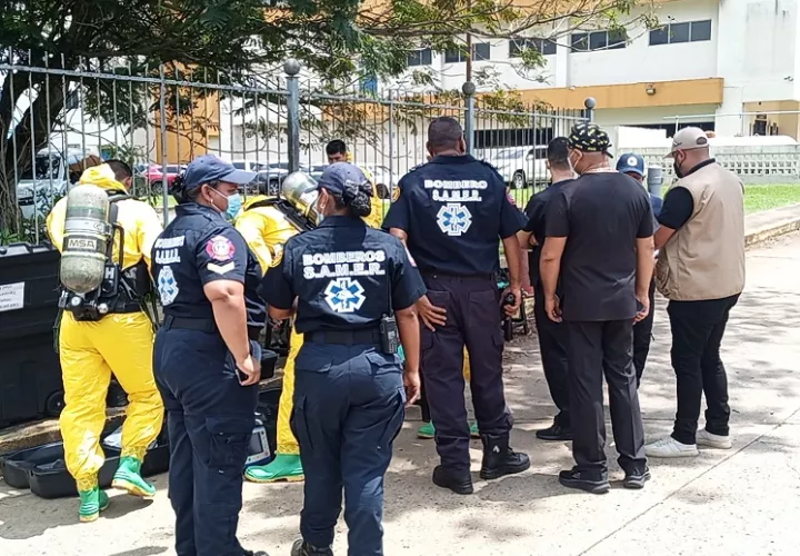 Una brigada especializada de los bomberos efectuó inspecciones en el sitio. Foto: Eric A. Montenegro