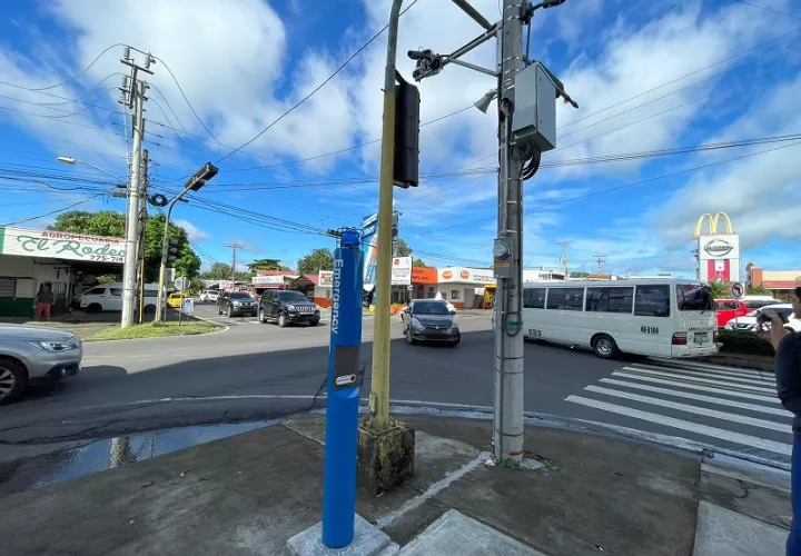 Los botones de pánico ya están instalados en los alrededores de la UNACHI, entre otros lugares. Foto: Mayra Madrid
