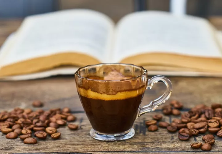 Muchas personas necesitan tomar al menos una taza de café al día. Foto: Pexels