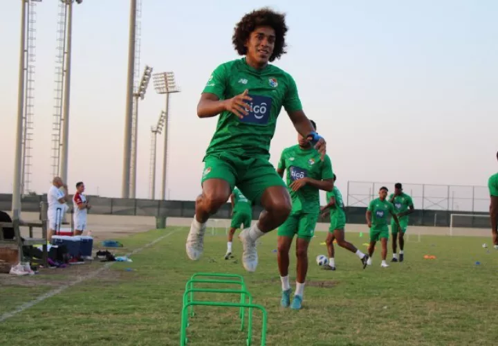 Adalberto Carrasquilla duarante los entrenamientos en Baréin. Foto: Fepafut
