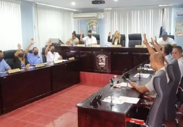 La acción de denuncia ante la Defensoría del Pueblo a la Asep fue aprobada por la mayoría de los ediles. Foto. Eric Montenegro