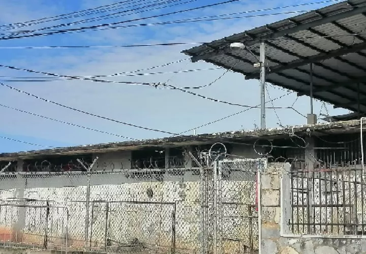 El traslado se dio para poder dar inicio al proyecto de diseño y construcción de la losa del techo y estructura del centro penitenciario de Chitré, por un monto de $112,350. Foto. Thays Domínguez