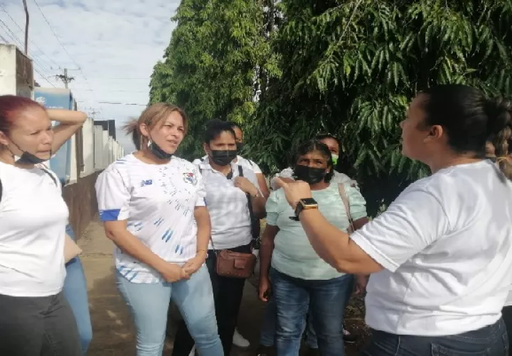 Los familiares indicaron que solo esperan que se cumplan los acuerdos pactados, entre ellos un autobús que los lleven a las visitas, y que regresen en un período no mayor de 5 a 6 meses. Foto. Thays Domínguez