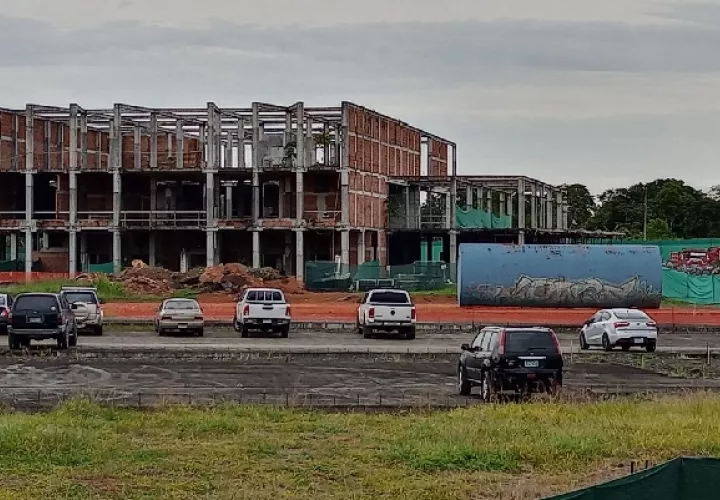 El Consorcio ya procedió a demoler uno de los dos edificios que se mantenían en pie y que presentaba un avanzado deterioro en su estructura. Foto. Eric Montenegro