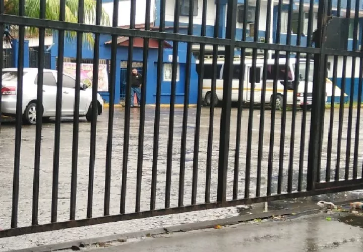 Los directivos del colegio Rufo Garay mantienen suspendidas las clases y adelantaron que reforzarán la seguridad y se suspenderán actividades masivas en el plantel. Foto. Diomedes Sánchez