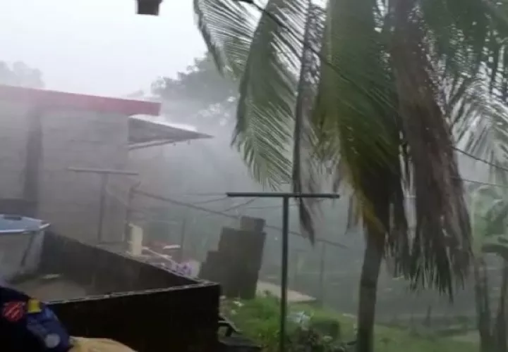 Las inundaciones también se reportaron en comunidades de los corregimientos de Cristóbal, Cristóbal Este, Cativá y Sabanitas, donde algunas casas les ingresó el agua.