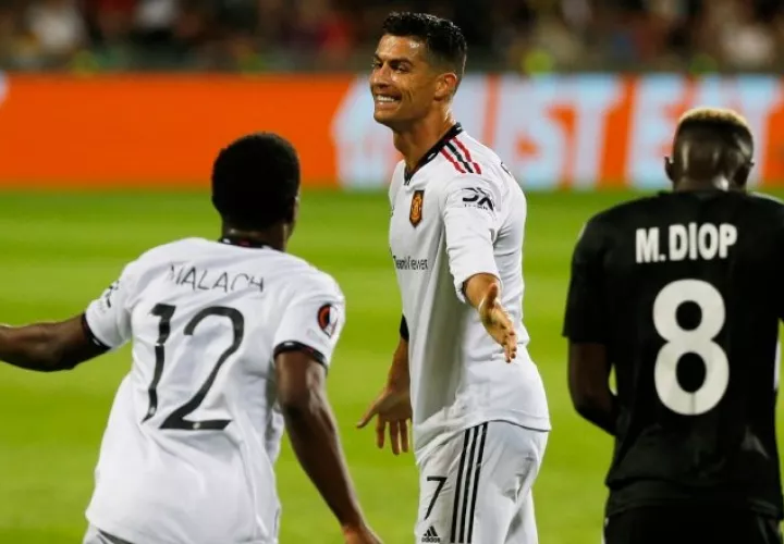 Cristiano Ronaldo del Manchester United (cent.), festeja. Foto:EFE