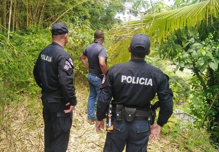 El cadáver estaba en un área boscosa del corregimiento de Cativá. Foto: Diomedes Sánchez 