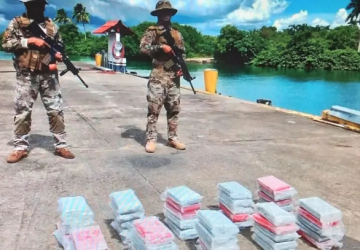 También en una embarcación que procedía del Ecuador se incautaron 50 paquetes de droga. Foto: Diomedes Sánchez
