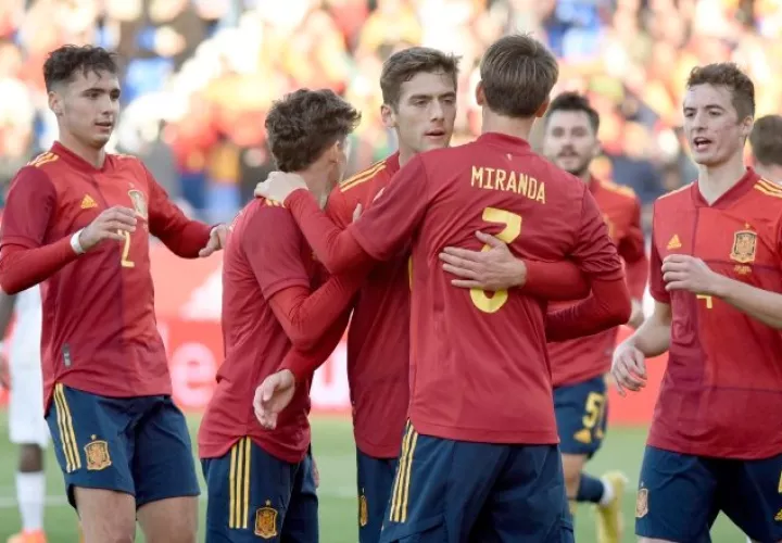 Jugadores de España festejan. Foto:EFE