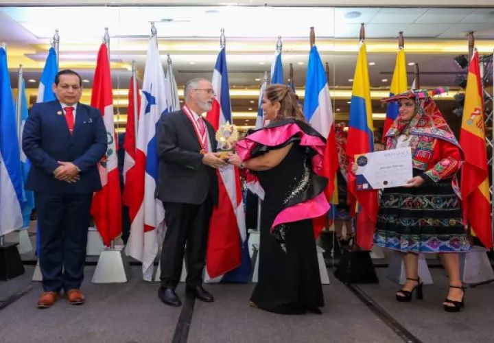 Para el alcalde Fábrega recibir este premio en nombre de la ciudad de Panamá y de los colaboradores del Municipio de Panamá, es un honor. Foto: Cortesía Alcaldía de Panamá