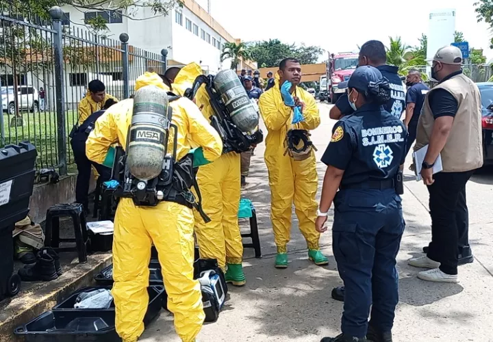 La inspección es realizada por personal del especializado del Cuerpo de Bomberos. Foto: Eric A. Montenegro