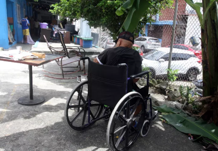 Son 37 adultos mayores que desde hace dos años se encuentran en el albergue San Juan Pablo II en Santa Ana. Foto: Víctor Arosemena
