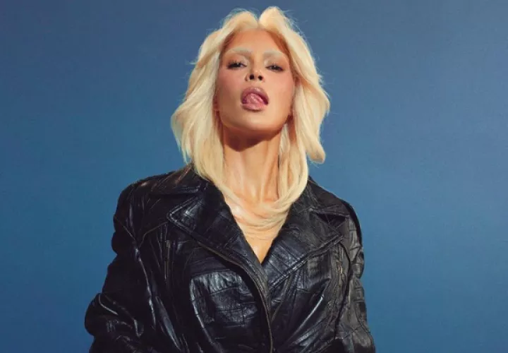 Kim dijo: “Creo que las rubias se divierten más”.  Foto: @kimkardashian