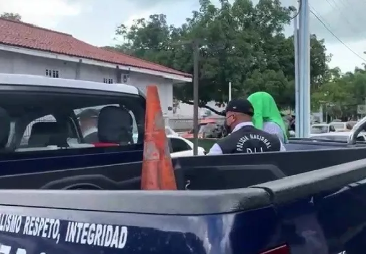La mujer de 61 y la niña de 11, luego de ser atacadas, fueron dejadas encerradas por el victimario en la casa que ocupaban en la barrida Vista Mar, corregimiento de Puerto Caimito.