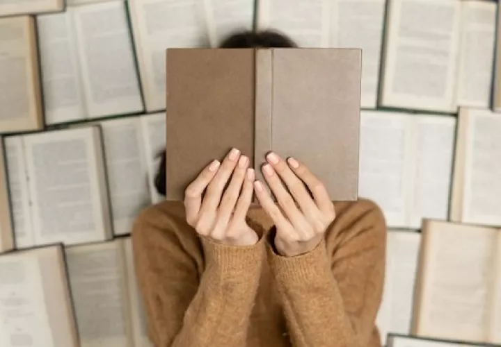  En el parque Andrés Bello se realizará un trueque de libros. Foto: Ilustrativa / Freepik