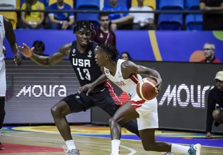 Isaac Machore con el balón en el juego ante Estados Unidos. Foto: Fepaba