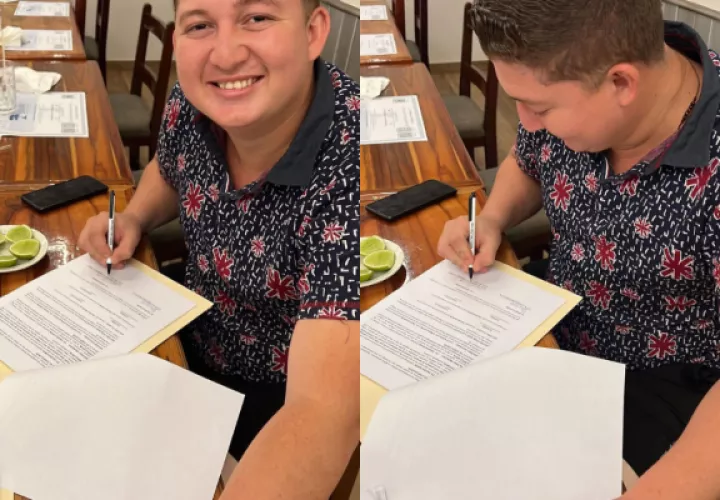 Manuel Carrera en la firma de contrato. Fotos: Instagram / @ulpianovoficial