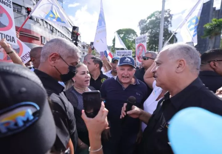 Ricardo Martinelli al marcar de primero en todas las encuestas representa un peligro para sectores que quieren mantener el control del país. Foto: Víctor Arosemena