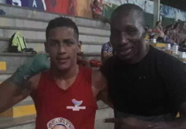 Orlando Martínez  junto a su entrenador Juan Mosquera. Foto: Cortesía
