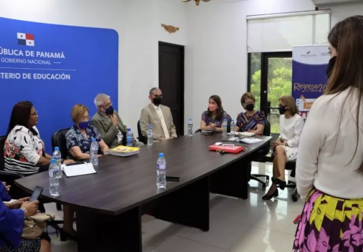 Hasta el 2020, 250 centros educativos ofrecen capacitación en los diplomados de primaria y secundaria para apoyar directamente a los estudiantes. Foto: Cortesía Meduca