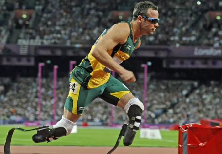 Oscar Pistorius, durante una de sus carreras. Foto:EFE