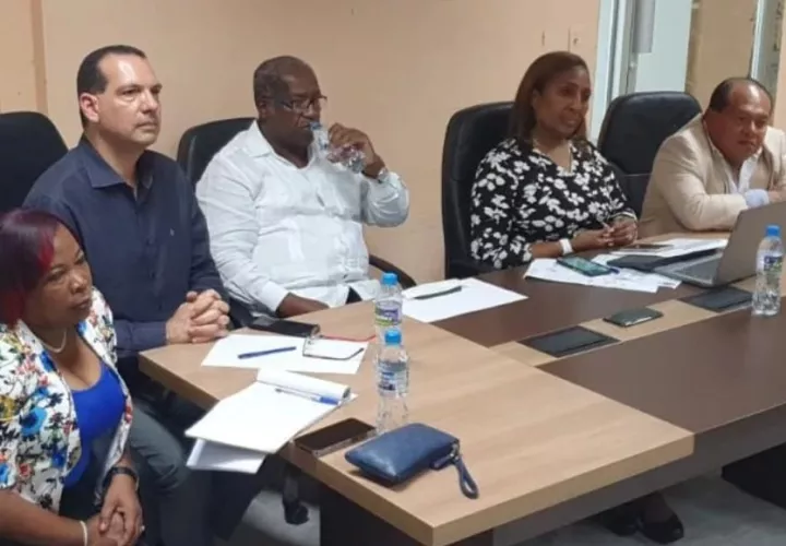 La reunión se efectuó en la sede de la dirección regional del Meduca en Colón. Foto: Diomedes Sánchez