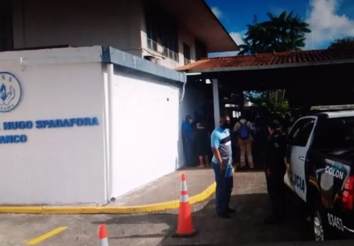 La Policía Nacional trató de dar con la mujer que lanzó el gas irritante, pero logró escapar. Foto: Diomedes Sánchez