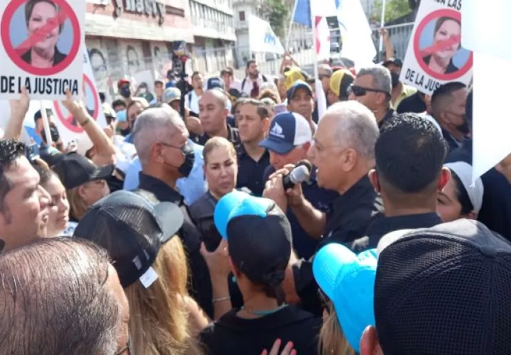 Los manifestantes marcharon desde la 5 de Mayo hasta la sede de la Corte Suprema de Justicia. Foto: Víctor Arosemena