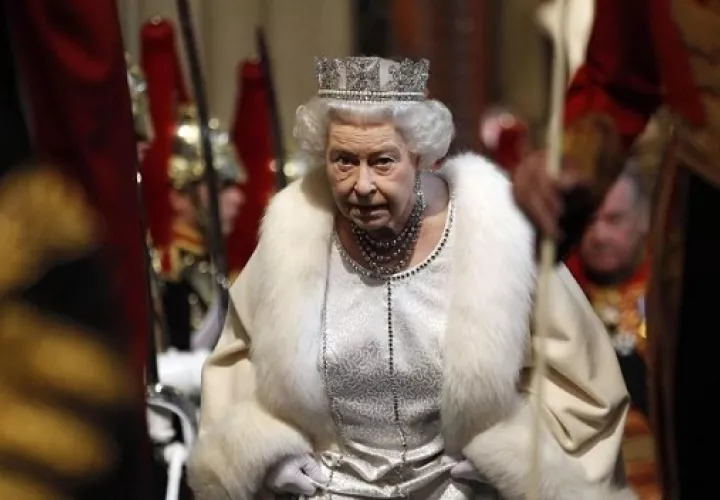 La reina Isabel II solo se llevará dos joyas a la tumba. Foto: EFE