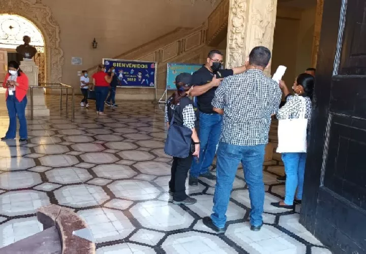 La directora regional del Ministerio de Educación, Milka Barsallo, dijo que  no descartan la posible salida del internado de las estudiantes que encabezaron la riña. Foto.Melquiades Vásquez